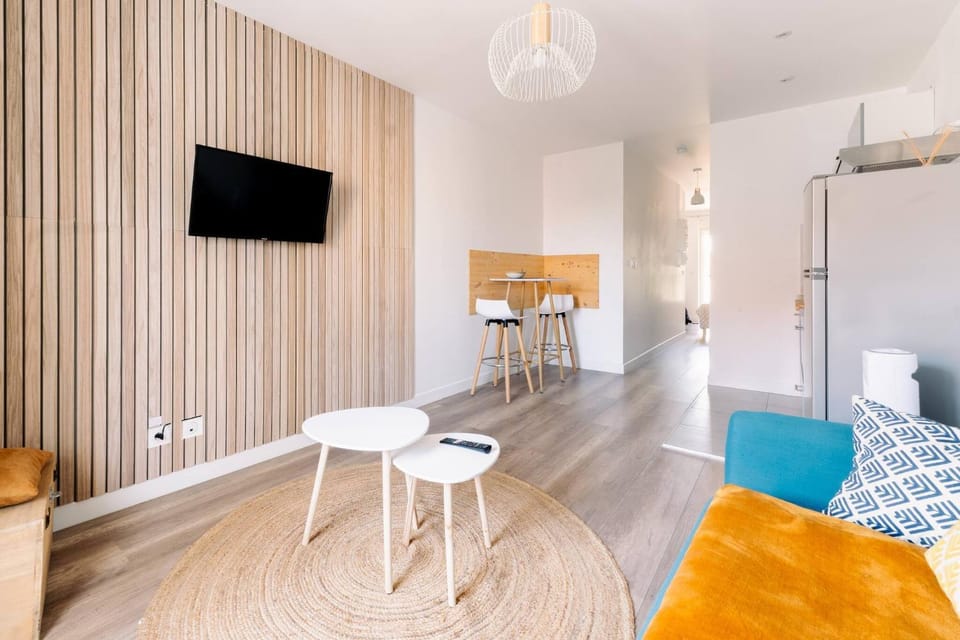 Communal lounge/ TV room, Living room