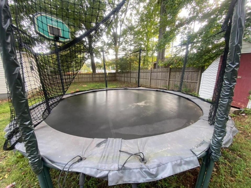 Serenity on over an acre easy access to 311 and HPU House in High Point