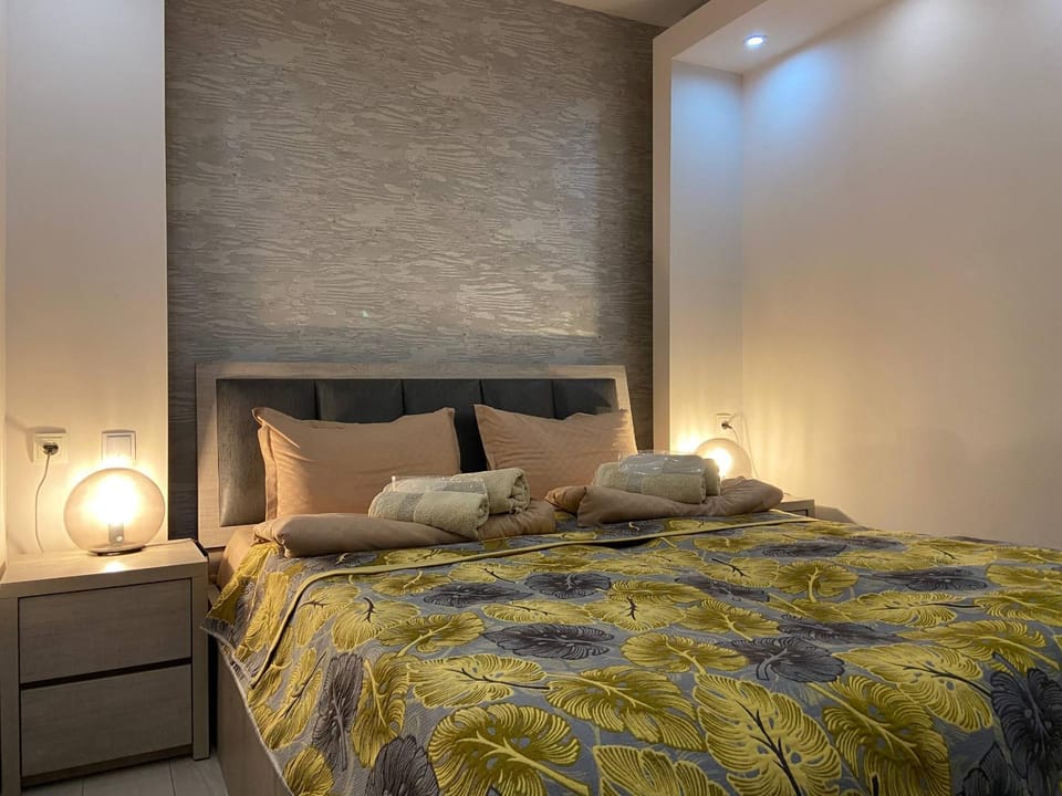 Bedroom, towels