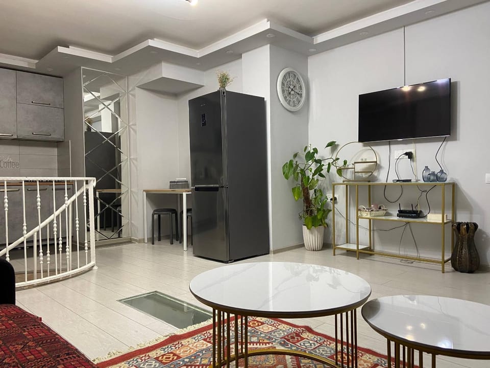 Kitchen or kitchenette, Living room