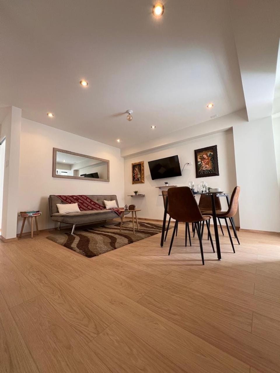 Communal lounge/ TV room