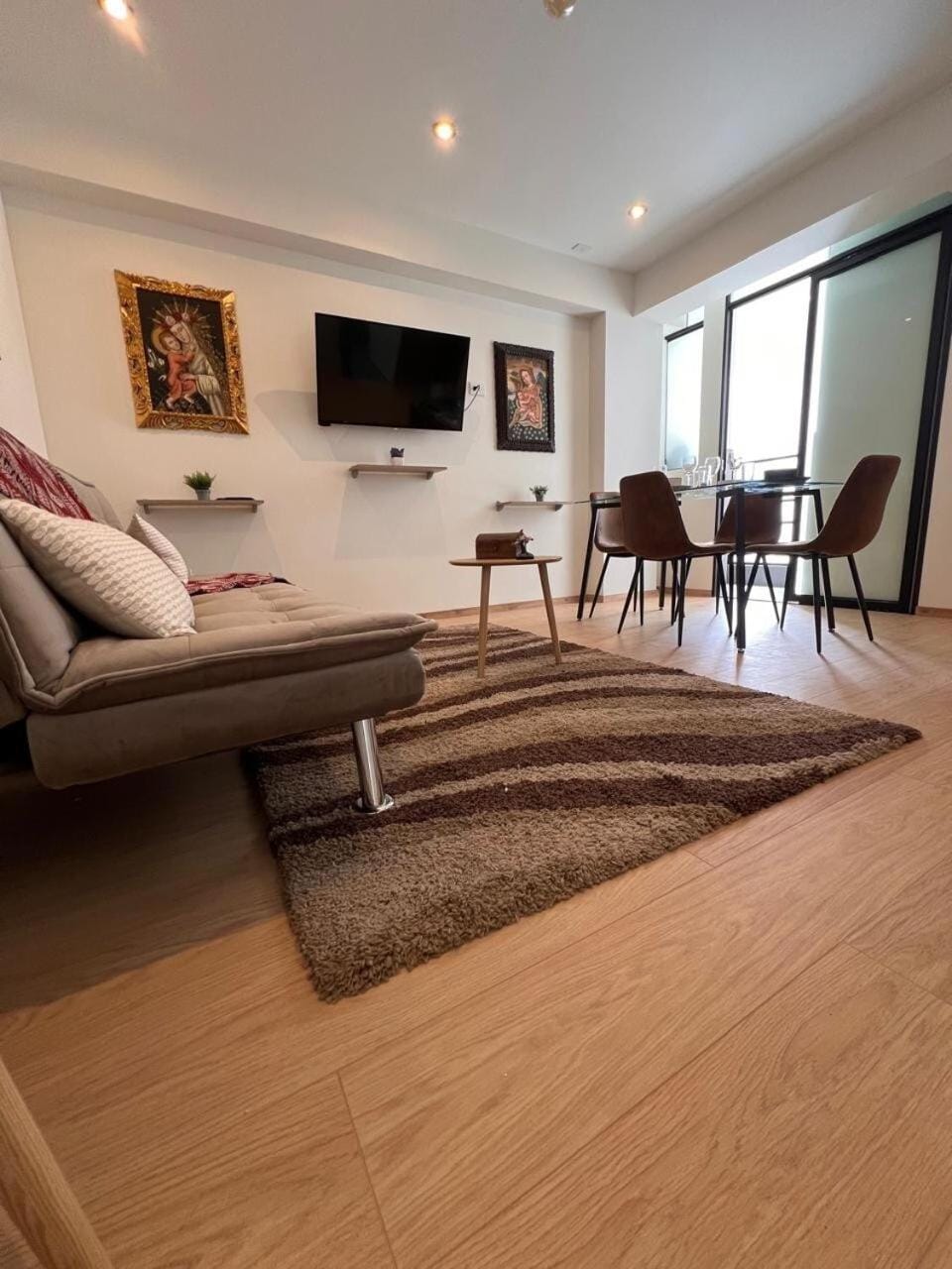 Communal lounge/ TV room