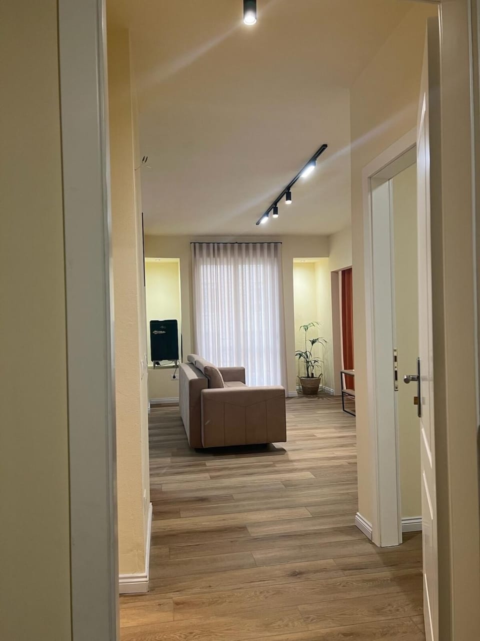 Sweet Yellow Palace, Pazari i Ri Apartment in Tirana
