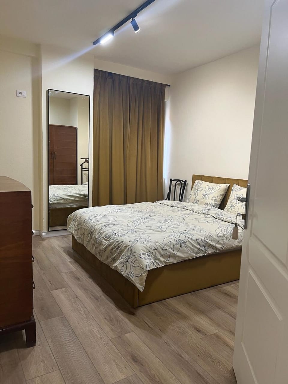 Sweet Yellow Palace, Pazari i Ri Apartment in Tirana