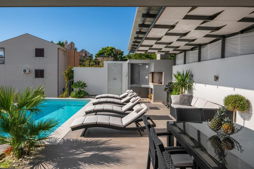 BBQ facilities, Hot Tub, Balcony/Terrace