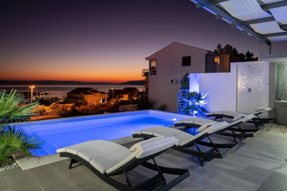 City view, Pool view, Sea view, Swimming pool