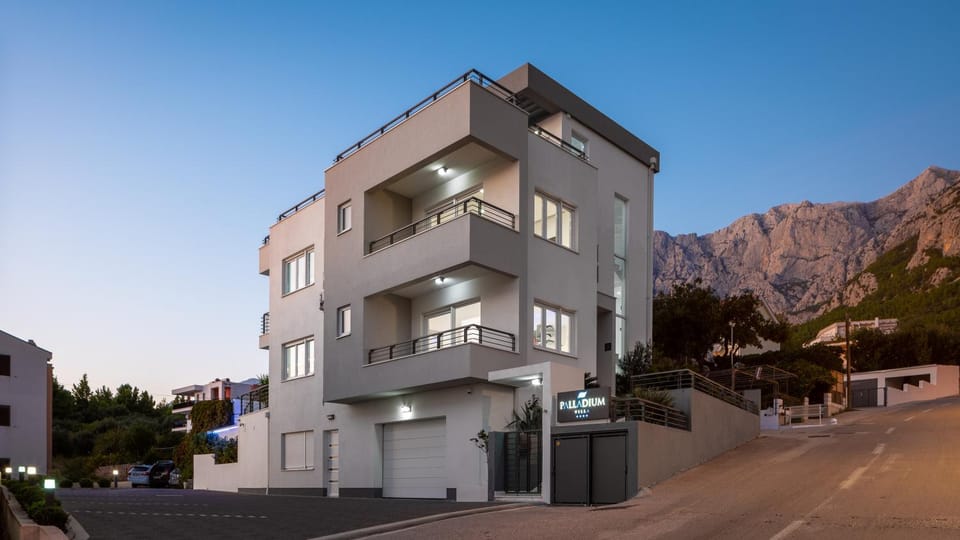 Property building, Facade/entrance, View (from property/room)