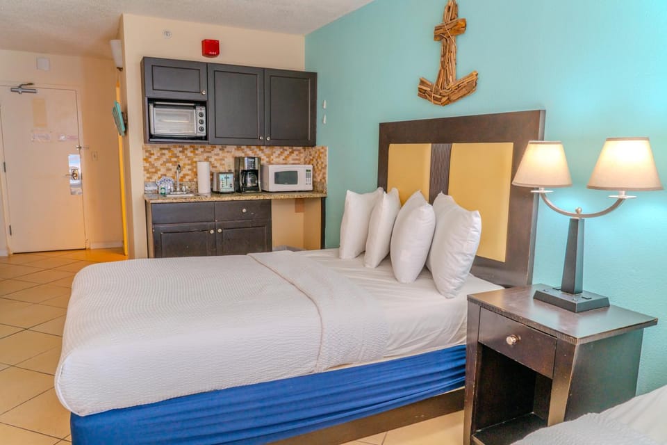 Colorful Landmark Studio! Sleeps 6 Guests! Landmark Resort 620 House in Myrtle Beach