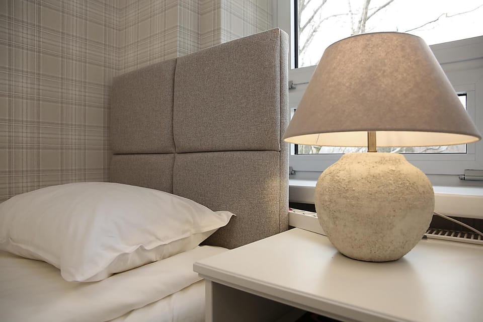 Seating area, Bedroom, Guests