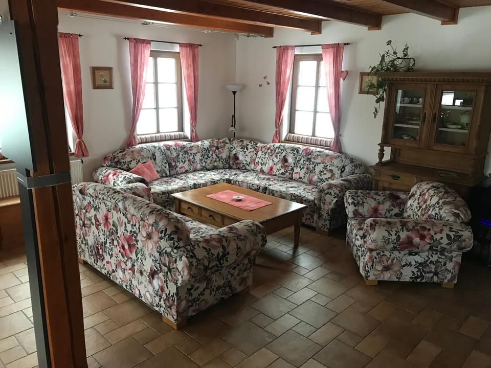 Communal lounge/ TV room