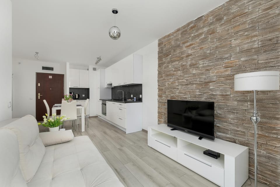 TV and multimedia, Living room, Seating area, Evening entertainment