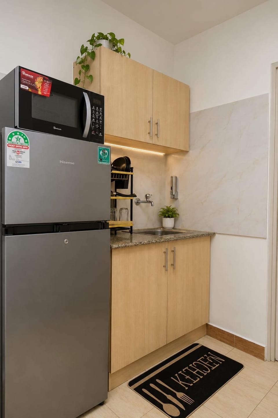 Kitchen or kitchenette, oven
