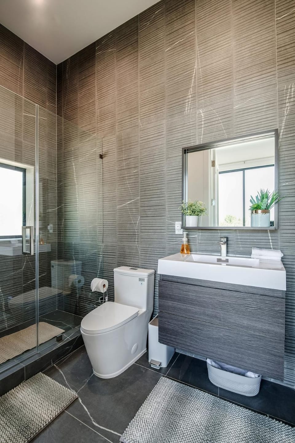 The Modern Serenity Retreat Villa in Encino