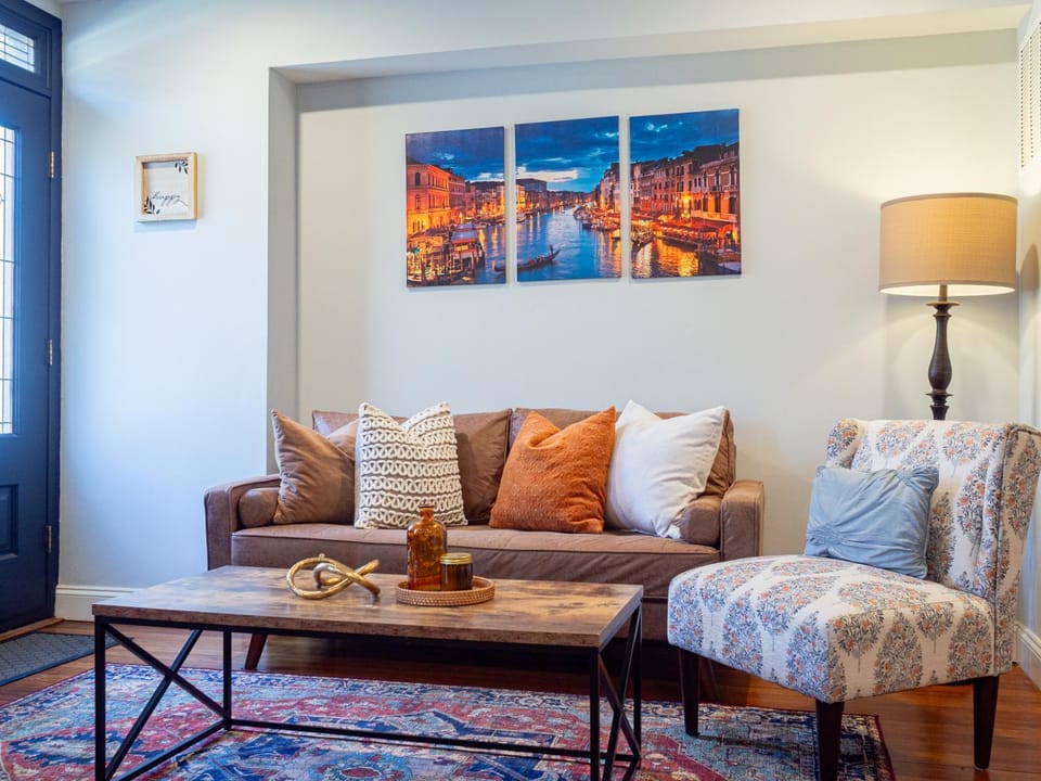 Living room, Seating area