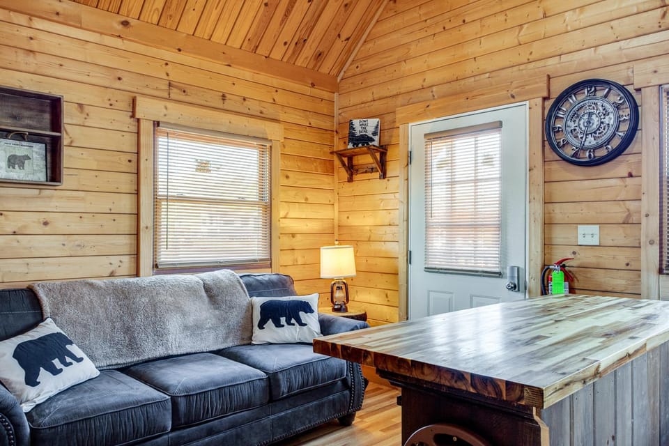 Fire Pit + Pool Access: Cozy Cabin in Sevierville! Cabin in Sevierville