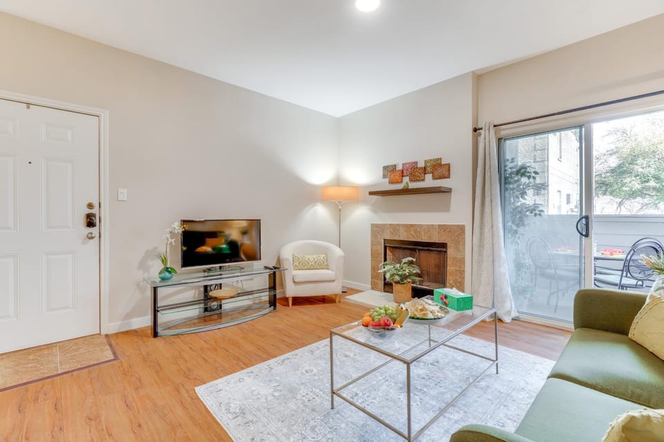 'The Cozy Domain': Austin Apartment w/ Pool Access Apartment in Austin