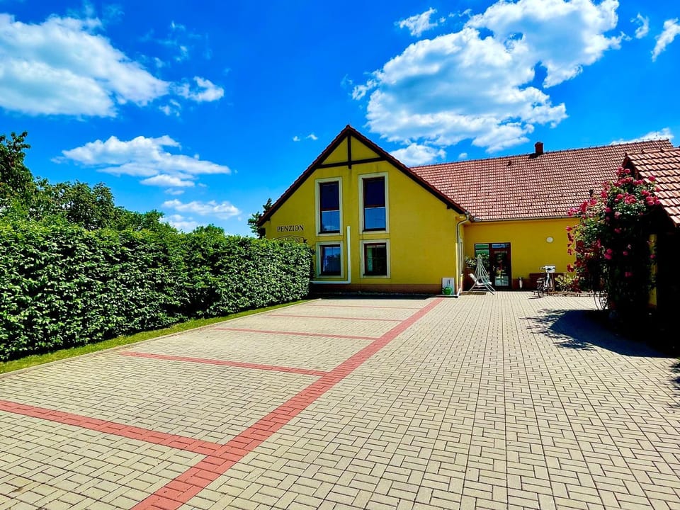 Property building, Facade/entrance, Parking
