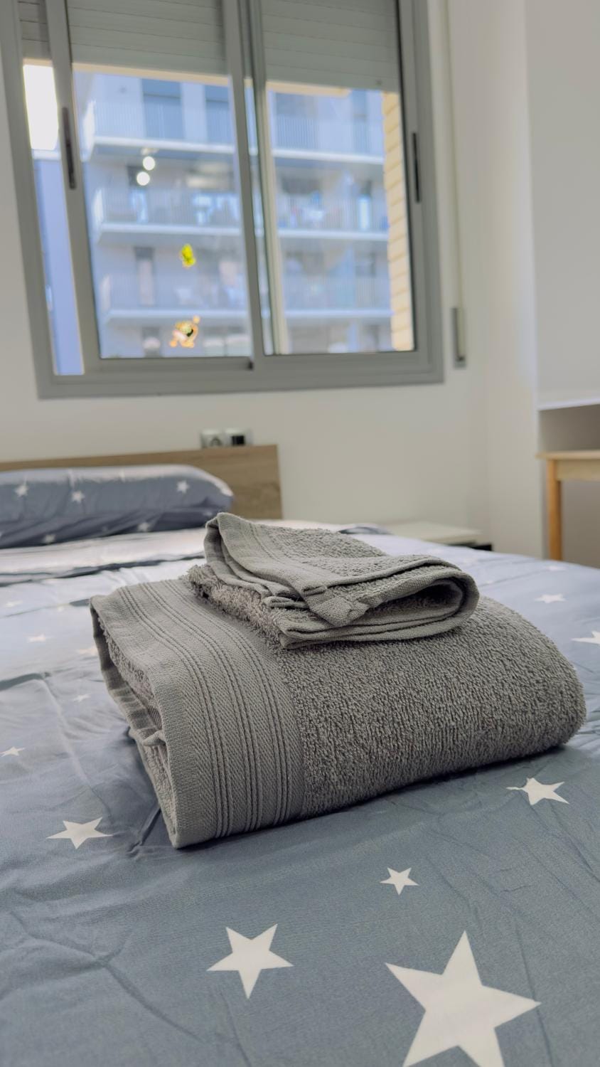 Bed, Photo of the whole room, Bedroom, towels