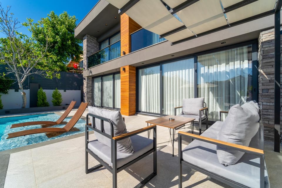 Property building, Day, Seating area, Swimming pool