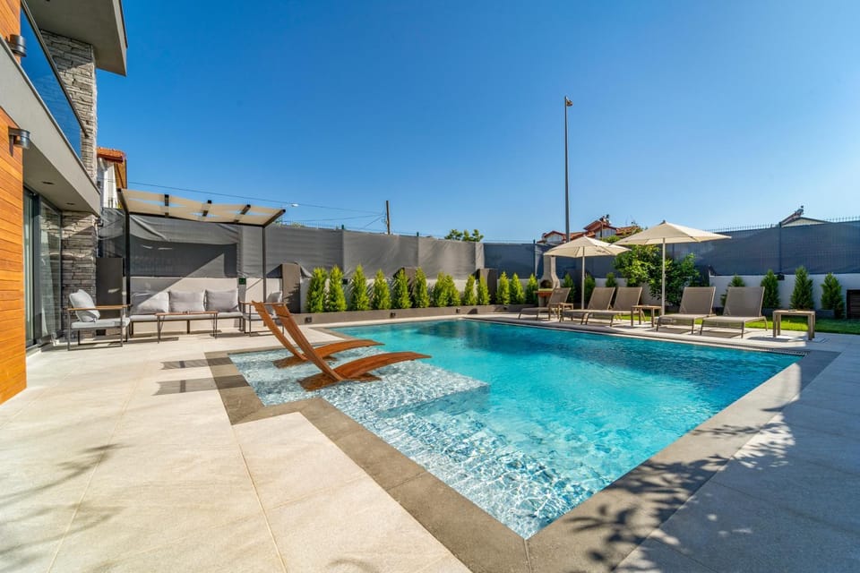 Day, Pool view, Swimming pool, sunbed