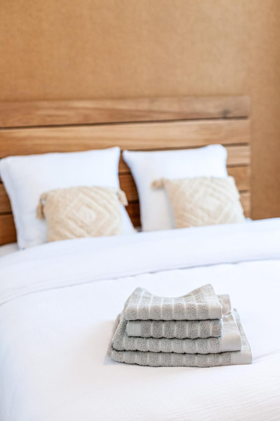 Bed, Night, Bedroom, towels