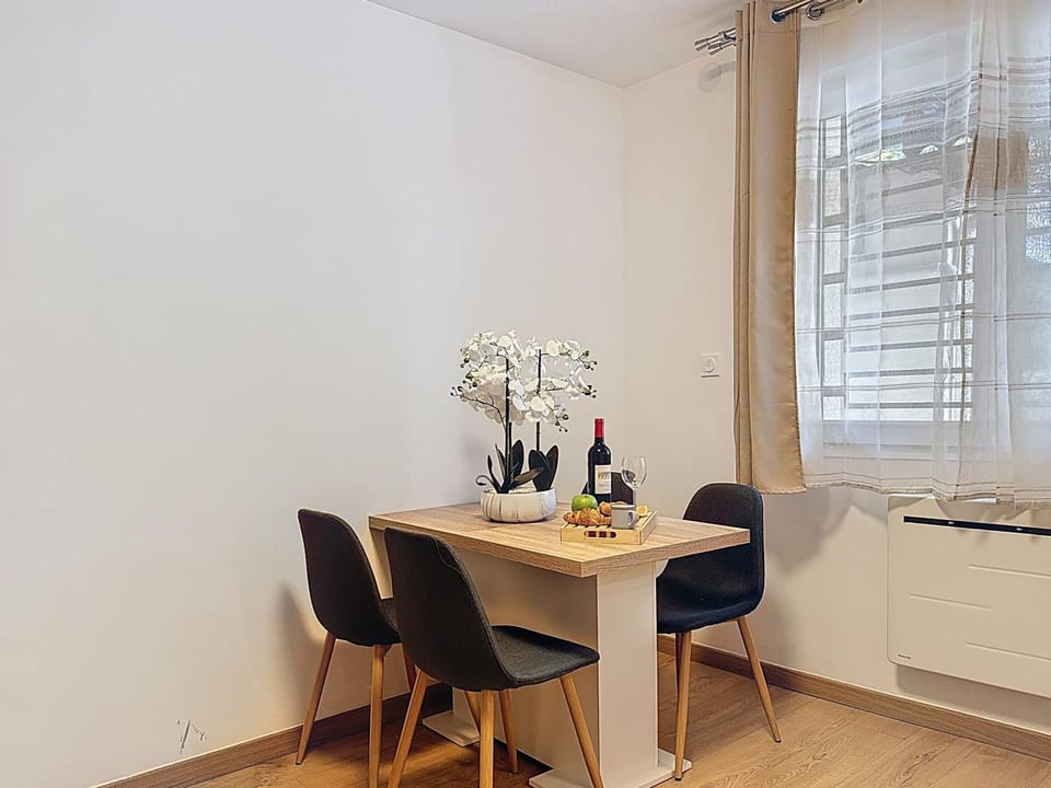 Sky Apartment- Paris - Blanc Mesnil Apartment in Île-de-France