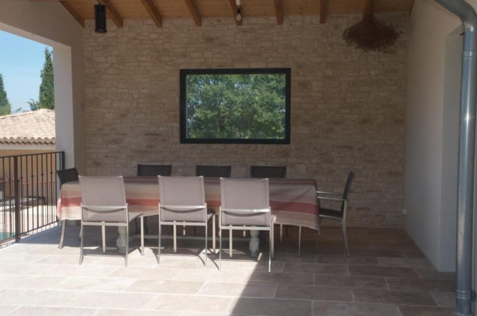 Patio, Dining area