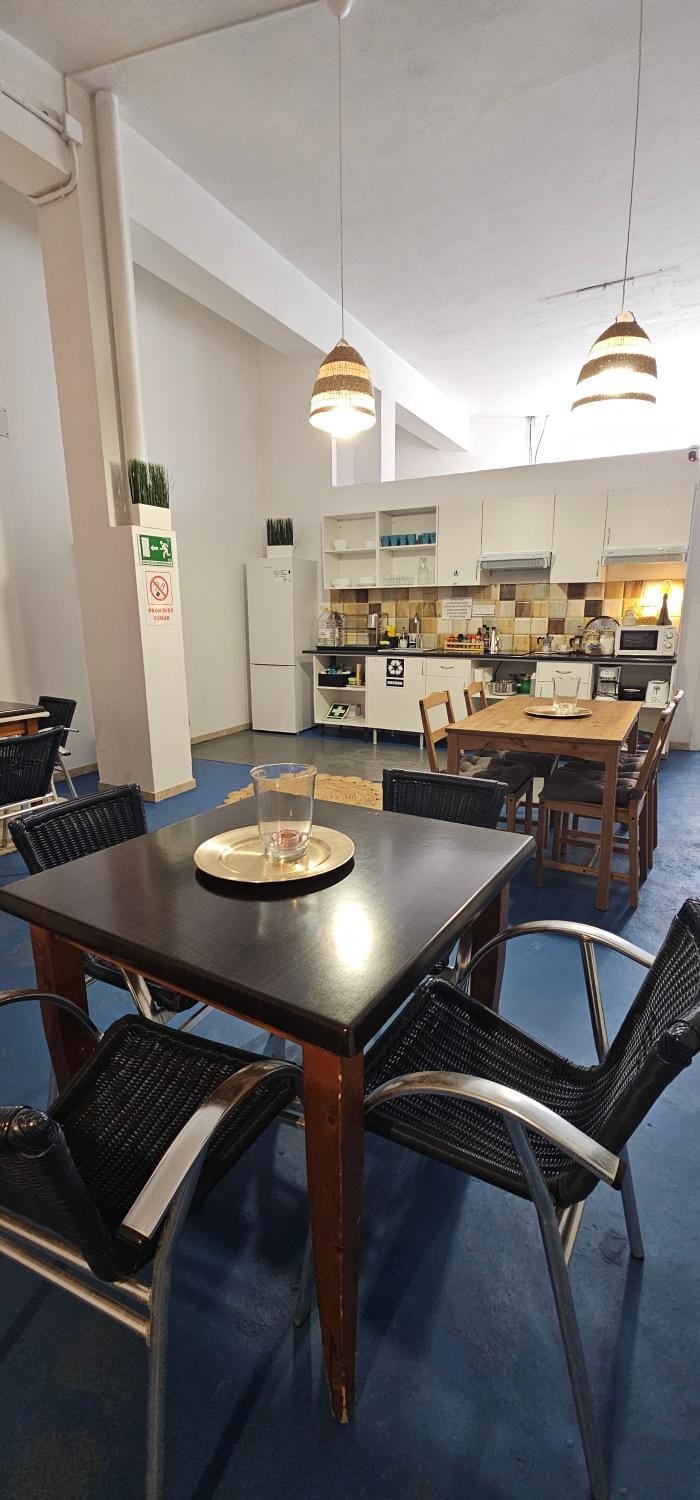 Fuerteventura Beach Vacations at Seneca no hotel,incluye cocina comun con agua, cafe, cereales y pasta gratis Hostel in Puerto del Rosario