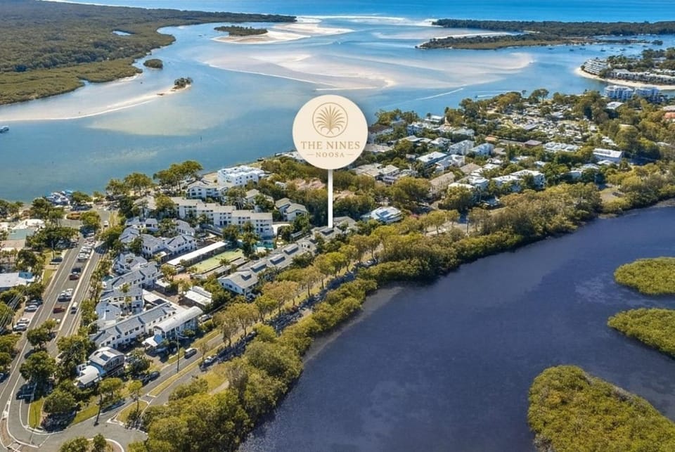Property building, Beach, Location