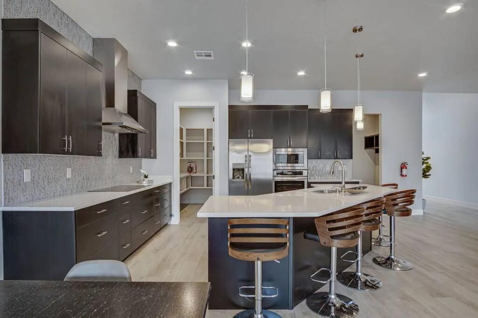 Kitchen or kitchenette, Dining area, dishwasher, oven, stove
