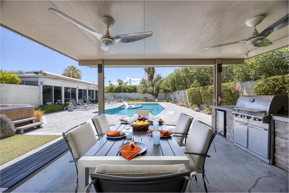 The Cascades Retreat - Walk to Downtown! House in Palm Springs