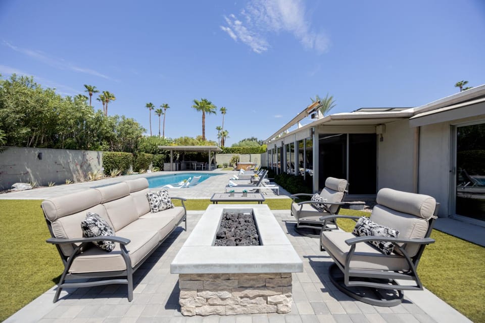 The Cascades Retreat - Walk to Downtown! House in Palm Springs