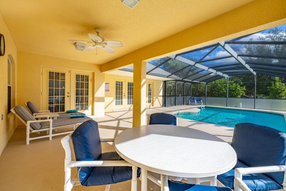 373 - Stunning 4 Bedroom Villa with own Private South East Facing Pool House in Four Corners