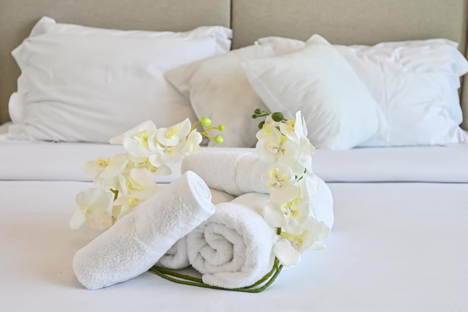 Bedroom, towels