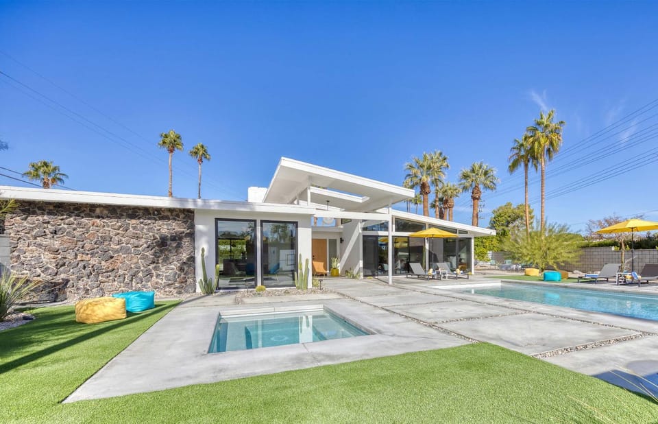 Property building, Day, Garden view, Pool view, Swimming pool