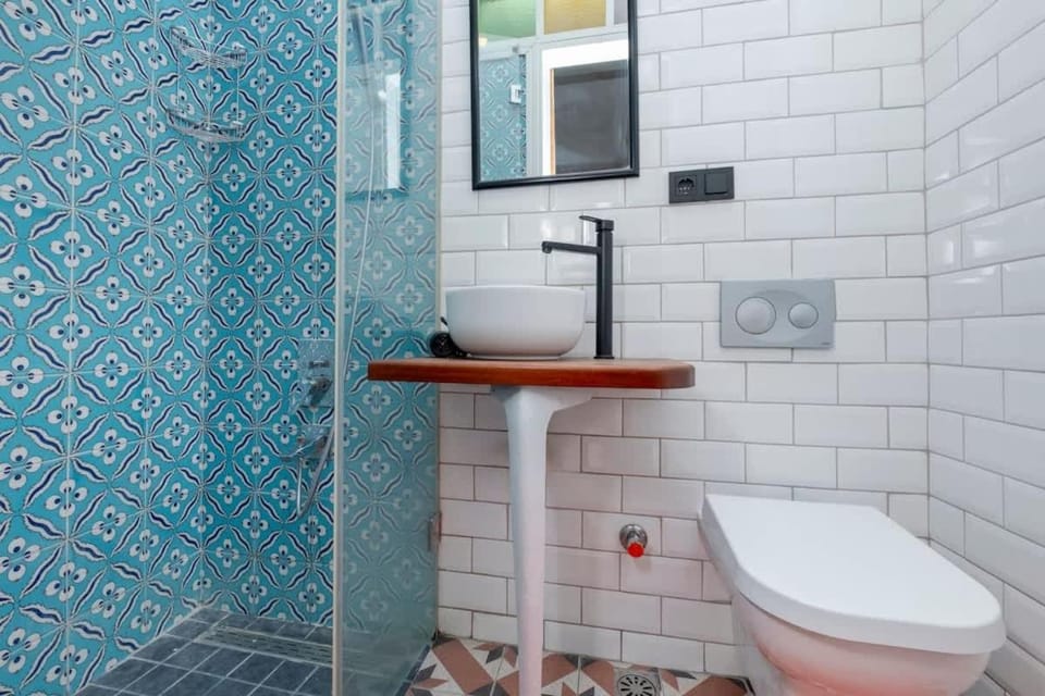 Exclusive House with 2 Apartments including 4 Bedrooms and 4 Bathrooms in Total Villa in Istanbul
