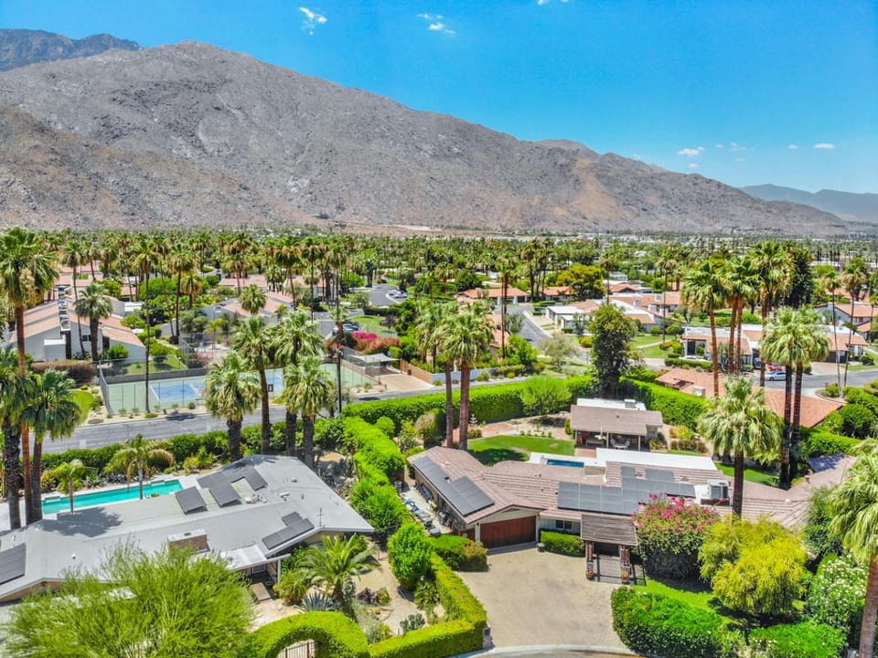 Luxury Deepwell Stunner - Desert Oasis Dream Home House in Palm Springs