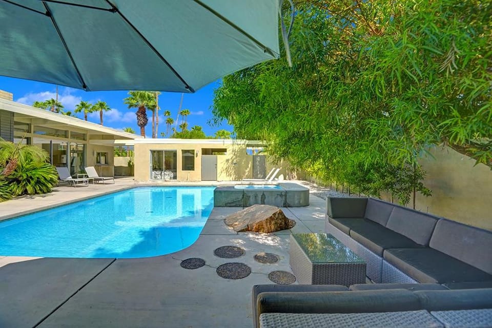 Retro Rendezvous Pool and Spa MidCentury Modern Home House in Palm Springs