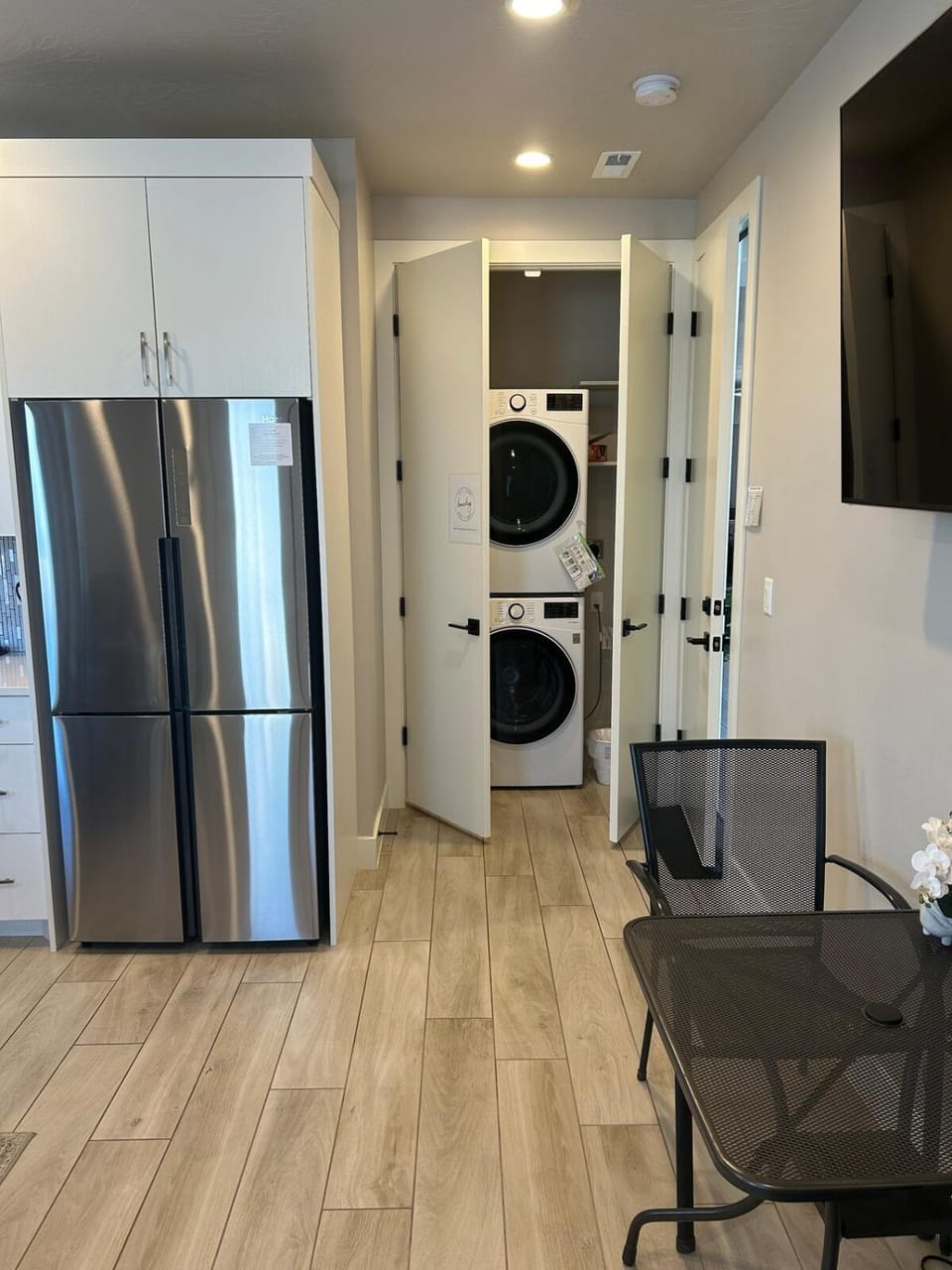 TV and multimedia, Seating area, washing machine, dryer