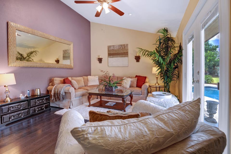Padua Paradise - 2BR Pool, Hot Tub, Mtn Views House in Palm Springs