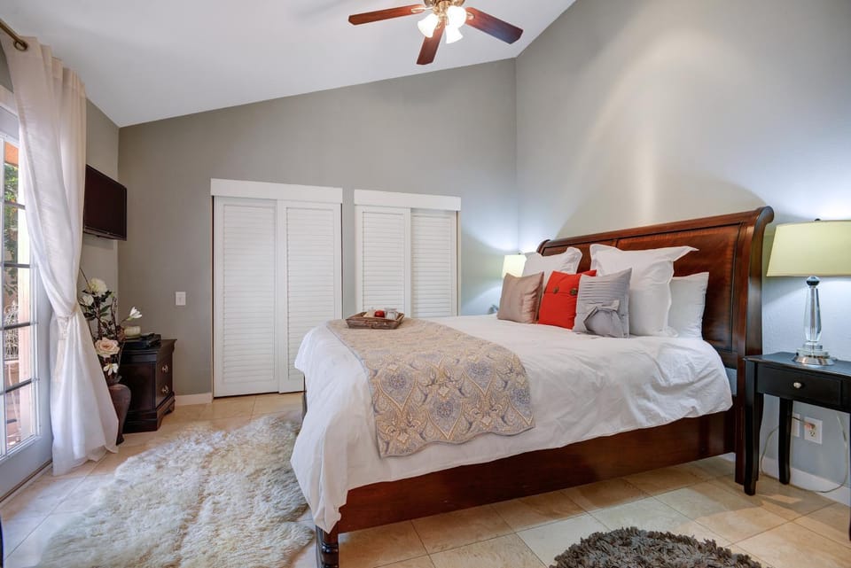 Padua Paradise - 2BR Pool, Hot Tub, Mtn Views House in Palm Springs