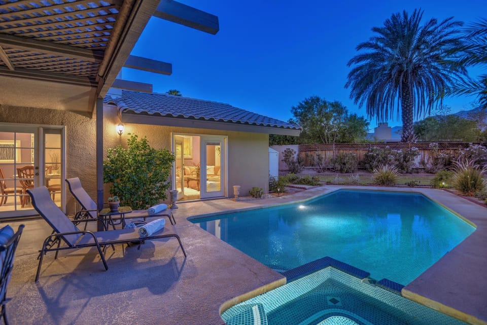 Padua Paradise - 2BR Pool, Hot Tub, Mtn Views House in Palm Springs