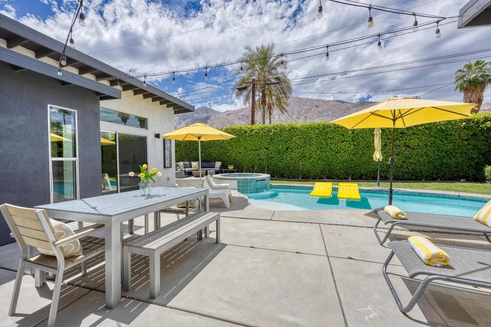 Yellow Palms - Your Own Private Resort House in Palm Springs