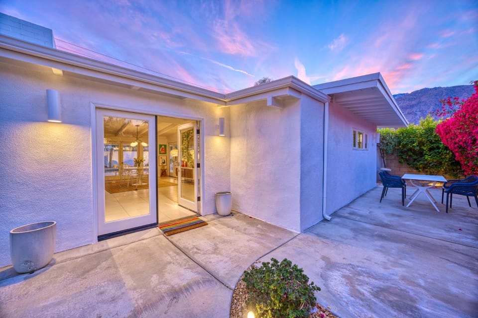 Puerta Del Sol - 2BR Oasis Retreat House in Palm Springs