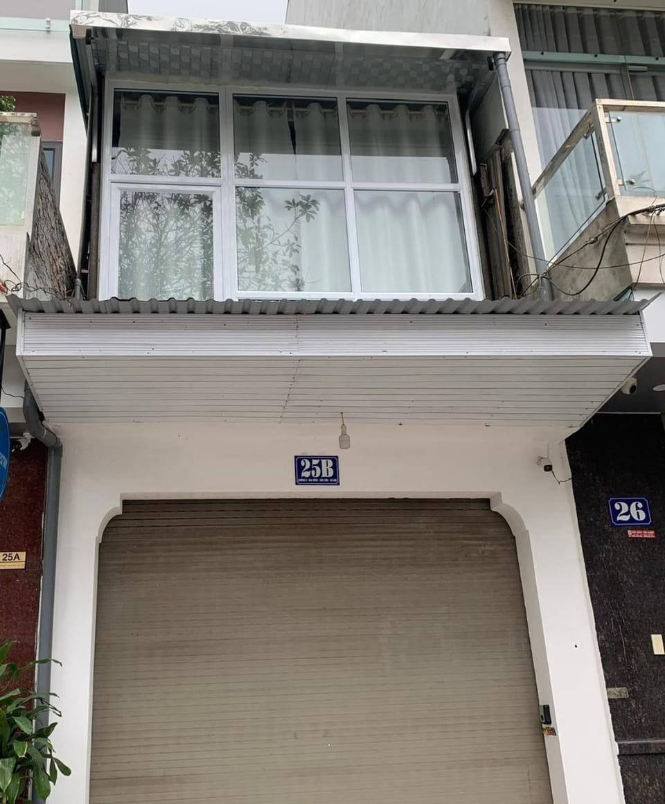 Property building, Day, Street view