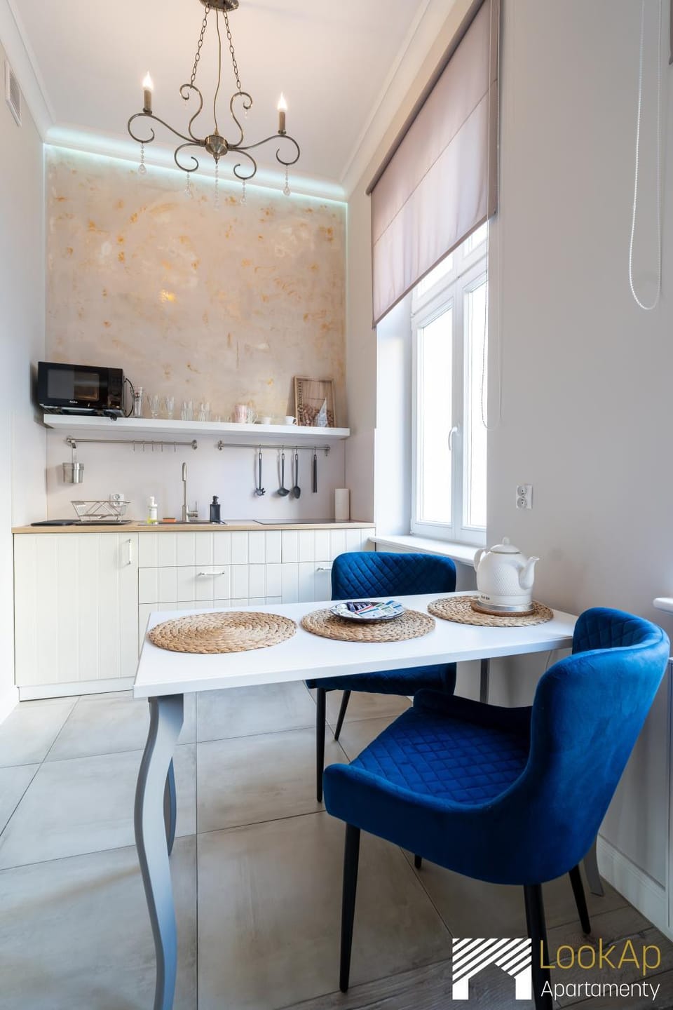 Kitchen or kitchenette, Dining area, stove