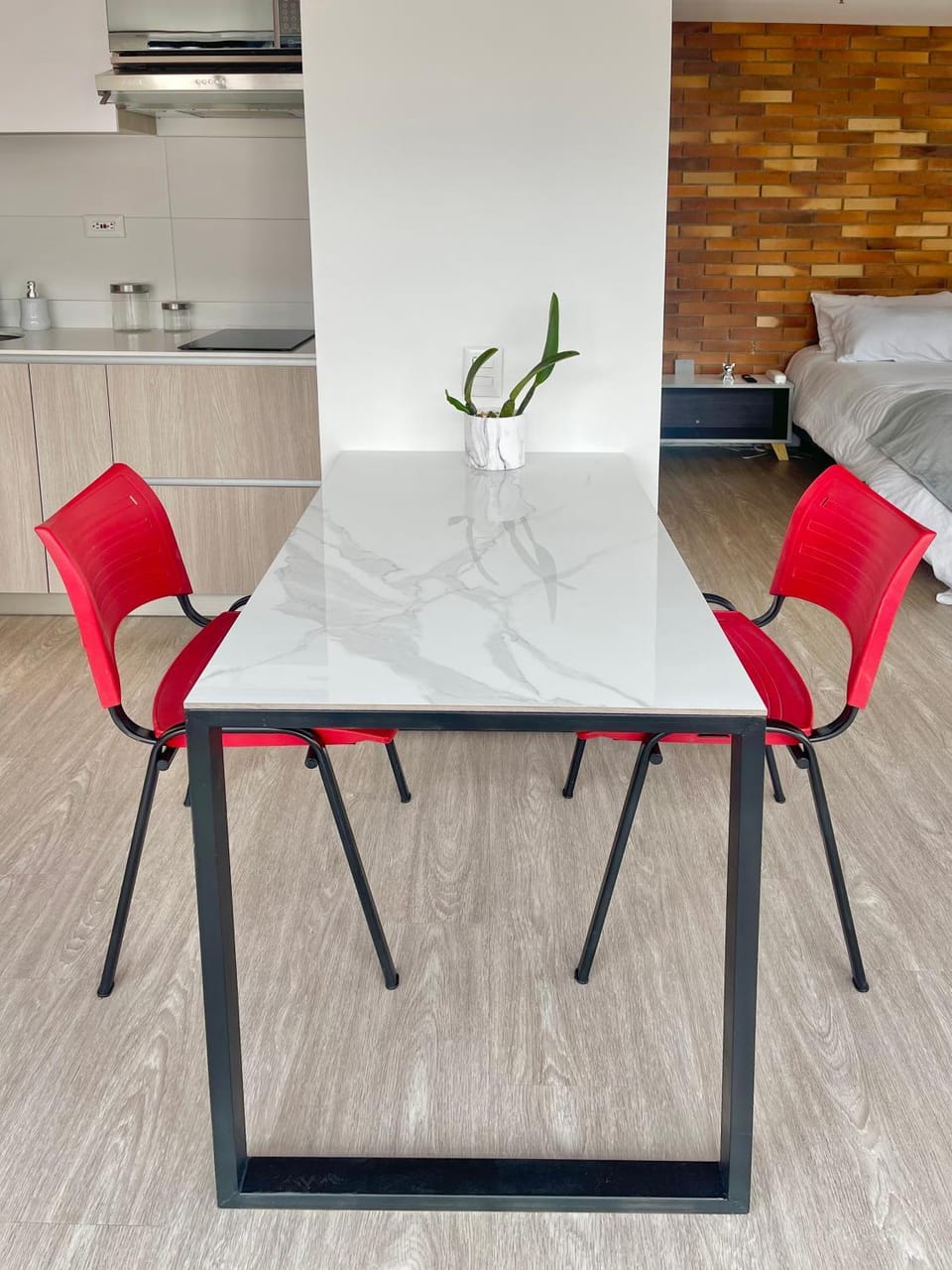 Kitchen or kitchenette, Dining area