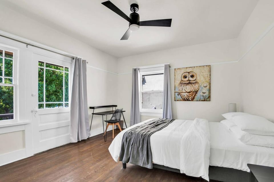 Charming Craftsman Near DTLA House in San Fernando Valley