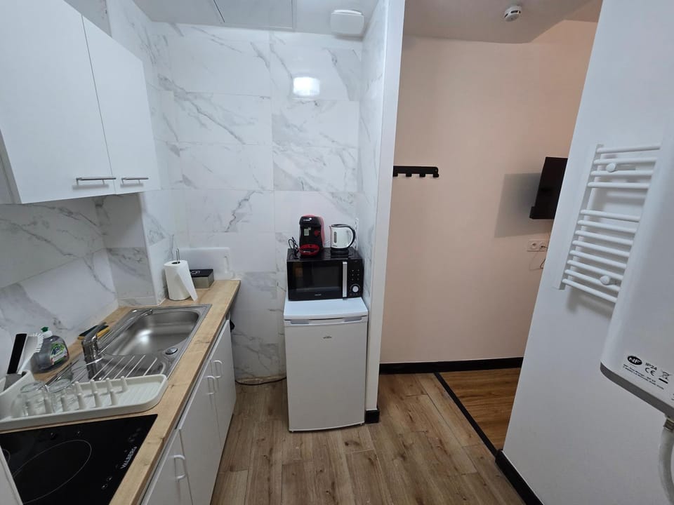 E0 - Beau studio en intramuros, rénové climatisé Apartment in Avignon