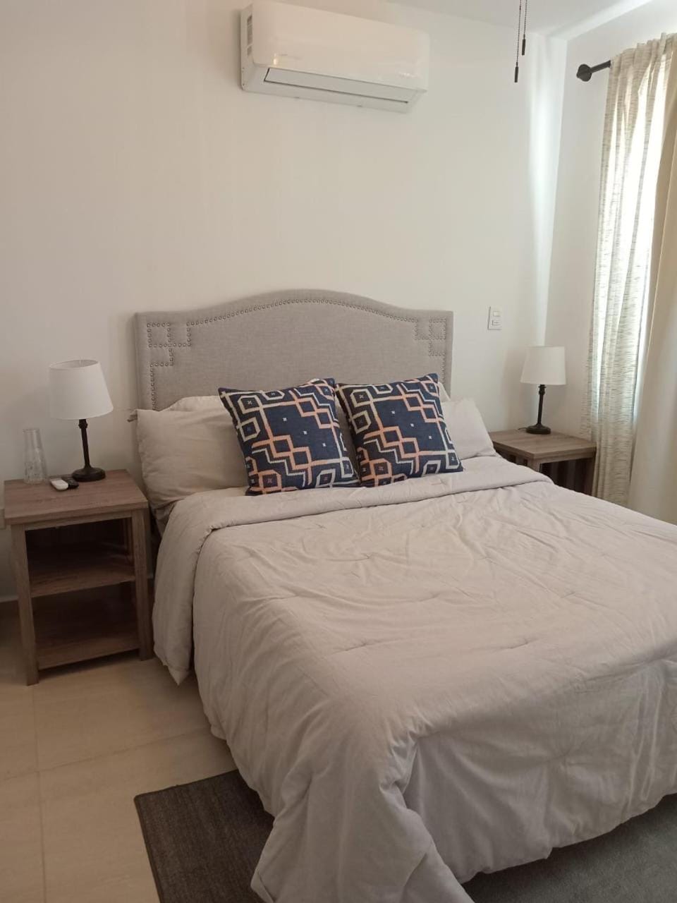 Bedroom, air conditioner